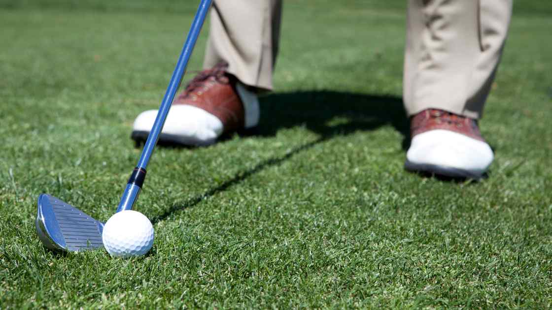 Chipping Technique in Golf: Tips for Consistency