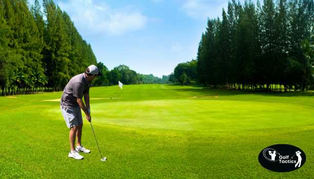 Golfer using GoSports Classic Putter for a putt
