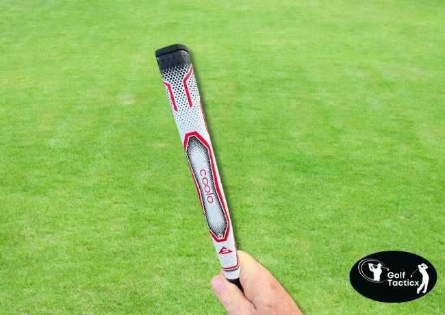 Close-up of COOLO Graphite Putter grip design