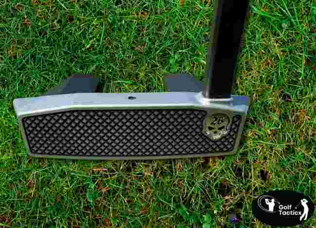 Side profile of putter head.